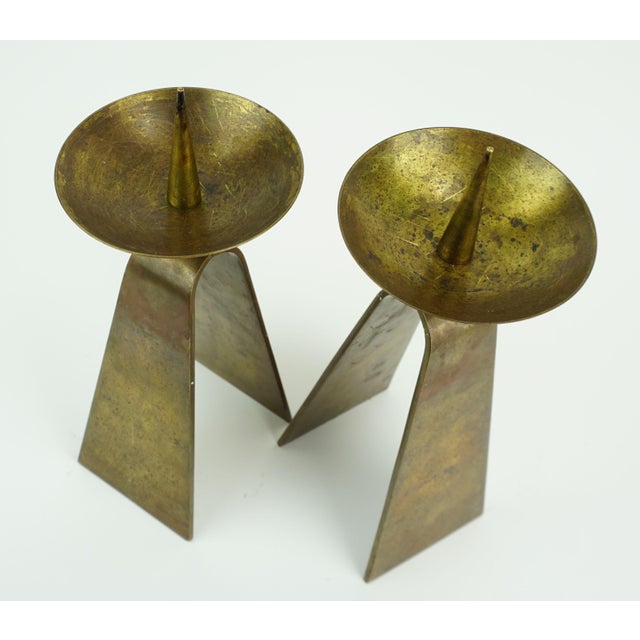 A pair of beautifully shaped mid-century candlesticks made of solid brass. 1950s to 60s. Fantastic streamlined design, a...