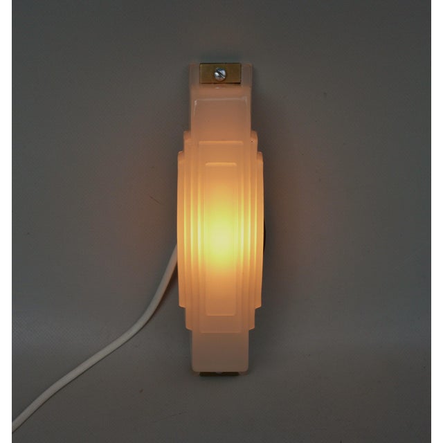 1920s Art Deco Skyscraper Wall Lights in Frosted Opal Glass, France, 1920s, Set of 2 For Sale - Image 5 of 18