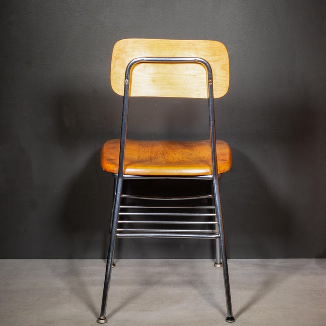 ABOUT Contact us for a customized shipping quote.&nbsp; A solid Maple, mid-century modern school or student chair. Curved...