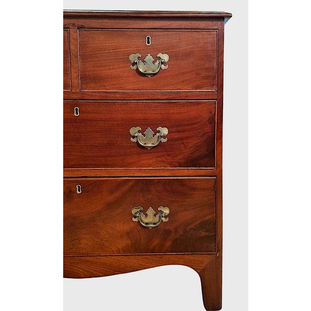 Late 19th Century 19th-Century Georgian-Style Mahogany and Brass Chest of Drawers For Sale - Image 5 of 14