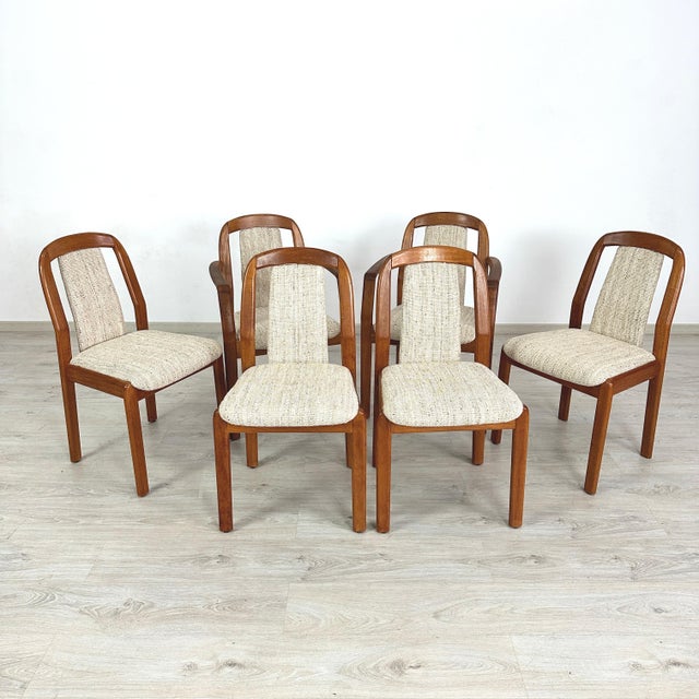 Mid-Century Modern Scandinavian Dining Chairs Manner of Dyrlund – Set of 6 For Sale - Image 3 of 11