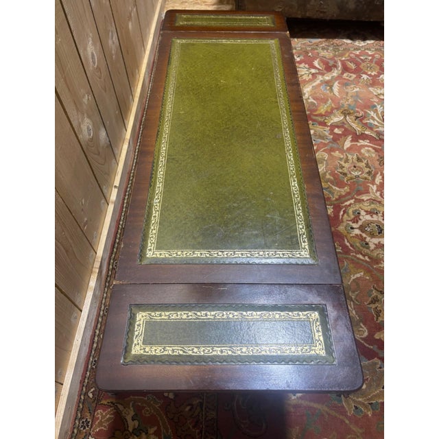 Regency English Coffee Table in Mahogany and Green Leather Embossed with Gold, 1890s For Sale - Image 5 of 10