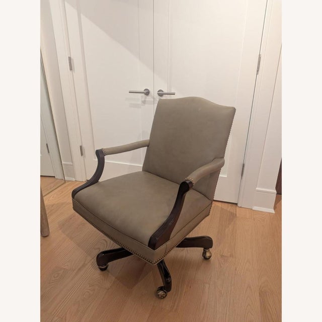 Cabot Wrenn Norfolk Swivel Leather & Mahogany chair in excellent condition. Classic design with mahogany wood frame and...
