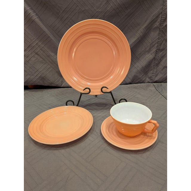Mid-Century Modern Vintage Mid-Century Modern Hazel-Atlas "Moderntone" Platonite Pastel Dinnerware Set - 16 Pieces (Service for 4) For Sale - Image 3 of 13