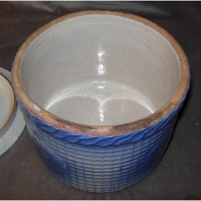 Late 19th Century Blue and White Stoneware Crock in Daisy Waffle Weave Pattern For Sale - Image 9 of 11