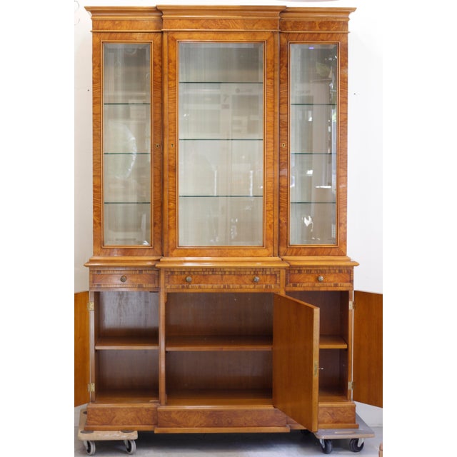Italian Illuminated Breakfront Display Case from Provasi, 1990s For Sale - Image 4 of 18