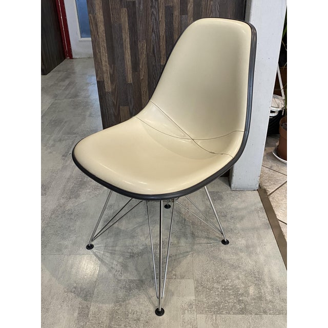 Ivory Off-White Vinyl Chair by Charles and Ray Eames for Herman Miller, 1950s For Sale - Image 8 of 15