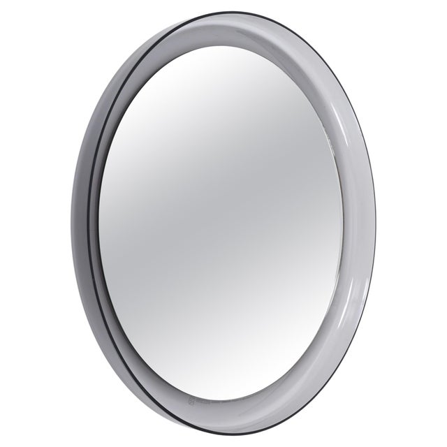 Clear Acrylic Glass Round Wall Mirror by Luigi Massoni for Guzzini, Italy, 1960s For Sale - Image 3 of 15