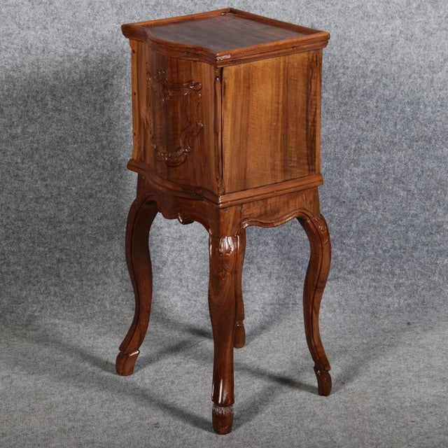 Antique Baroque Rococo Side Table in Walnut, 1750 For Sale - Image 17 of 18