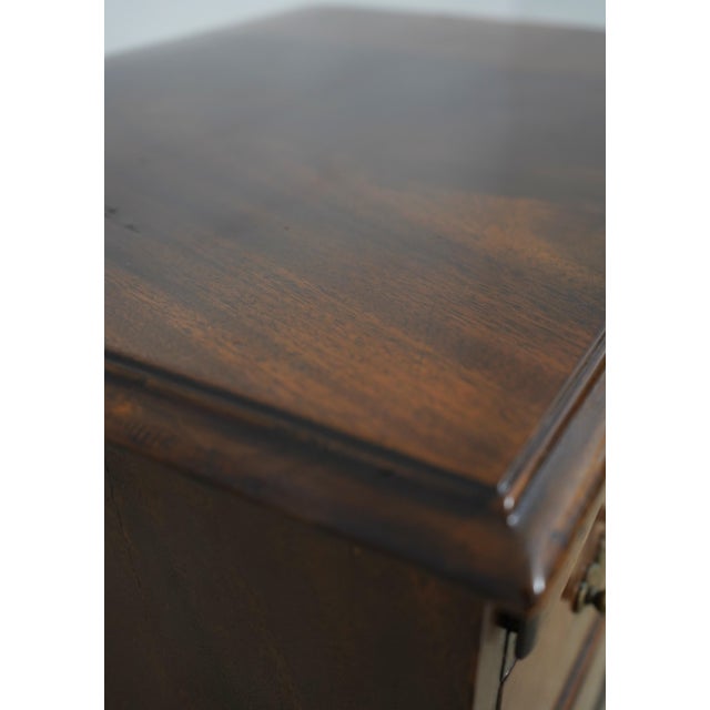 Antique English Mahogany 4 Drawer Bachelor's Chest For Sale - Image 9 of 18