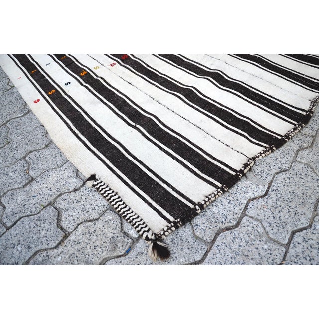 Textile 1960s Traditional Handmade Area Kilim Rug For Sale - Image 7 of 11