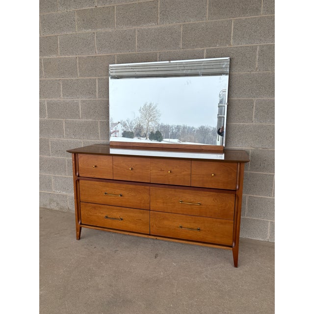 Description: The Basic Witz Company Mid Century 6 Drawer Cherry Dresser & Mirror In Very Good to Excellent Vintage...