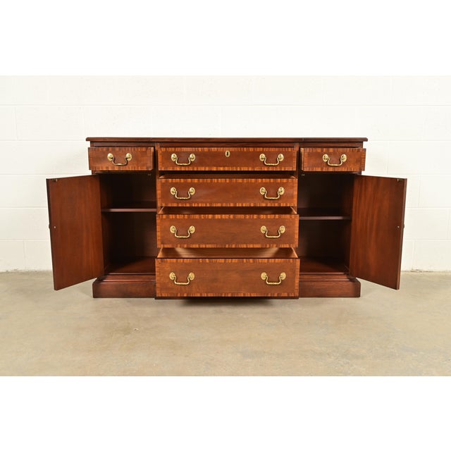 Councill Georgian Banded Mahogany Sideboard, Credenza, or Bar Cabinet For Sale In South Bend - Image 6 of 14