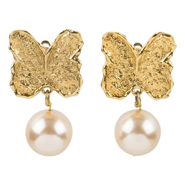 Guy Laroche Gilded Metal Butterfly Clip Earrings with Pink Pearl For Sale