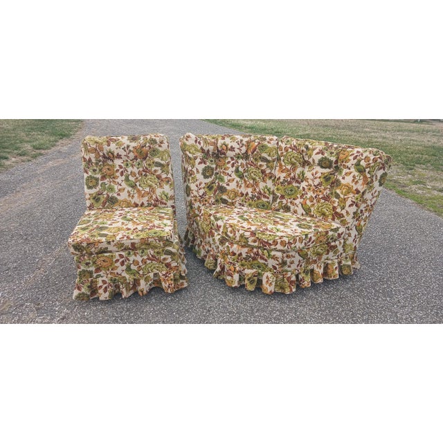1950s Vintage Floral Skirted Slipper Chair & Corner Settee Set – 2 Pieces For Sale - Image 4 of 4