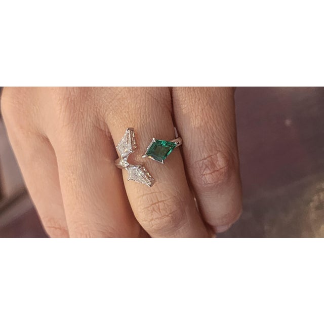 Early 21st Century Natural zambian Emerald high quality diamond ring in 18k gold For Sale - Image 5 of 18