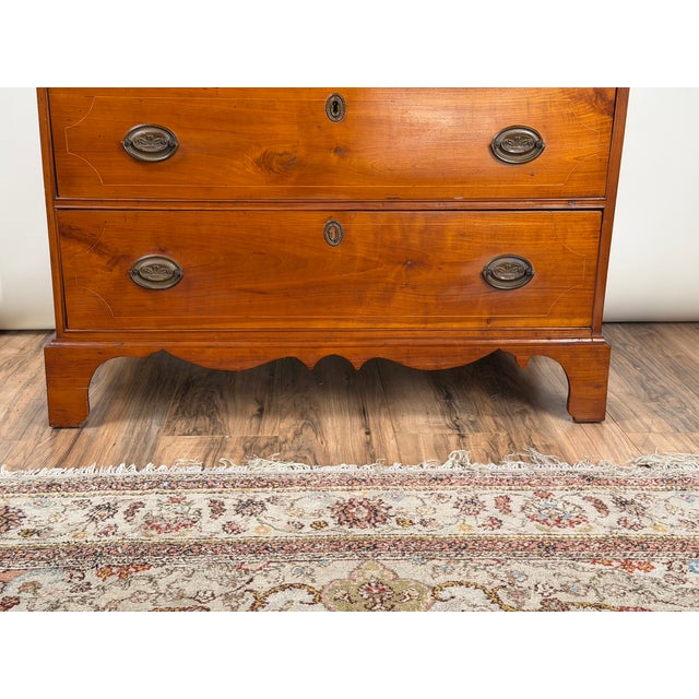 Pennsylvania Federal Cherry Four-Drawer Chest With Satinwood String Inlay, Circa 1800–1820, Attributed For Sale - Image 11 of 13