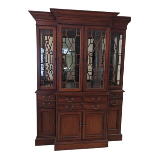 Early 19th Century Drexel Heritage Accolade Collection Illuminated China Cabinet / Breakfront For Sale