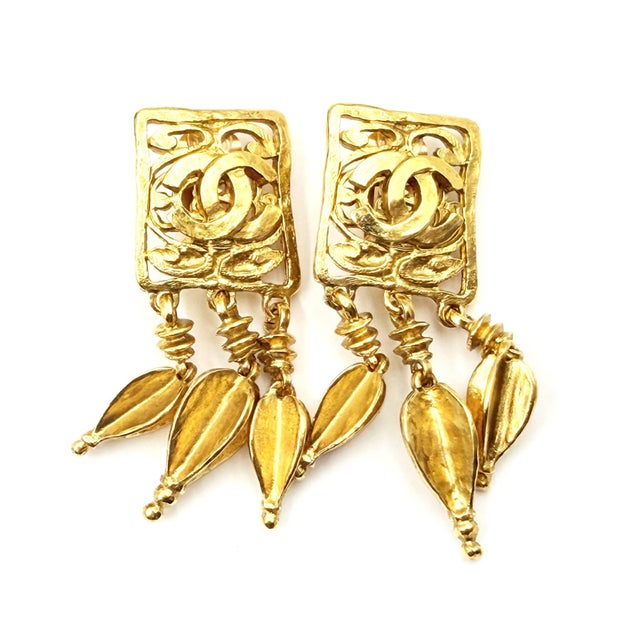 Chanel Chanel Vintage Gold Plated CC Square Filigree Spear Dangle Clip on Earrings, A Pair For Sale - Image 4 of 6