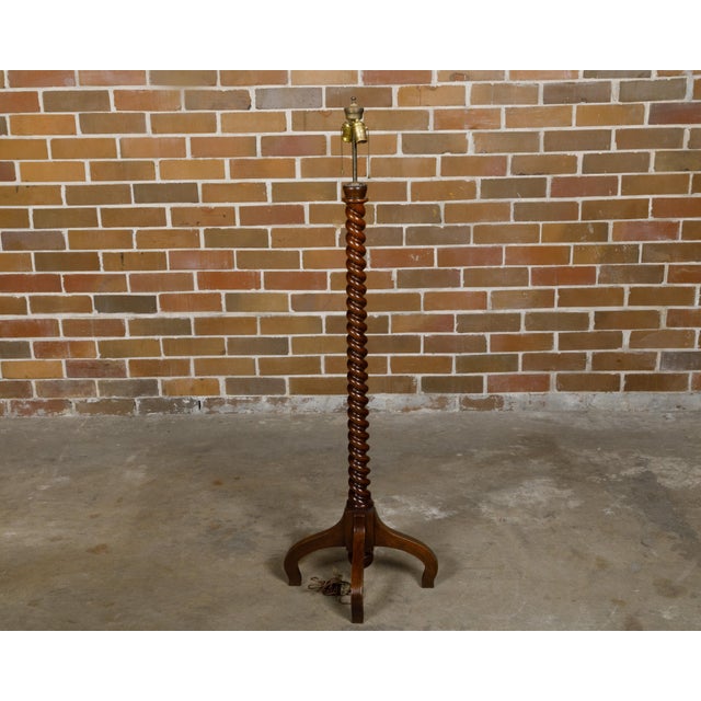 Early 20th Century English Turn of the Century Walnut Barley Twist Floor Lamp with Two Lights For Sale - Image 4 of 9