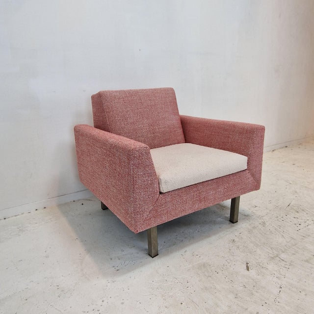 Amazing Artifort model 410 Chair. This comfortable chair is designed by Theo Ruth in the beginning of the 50's. This...