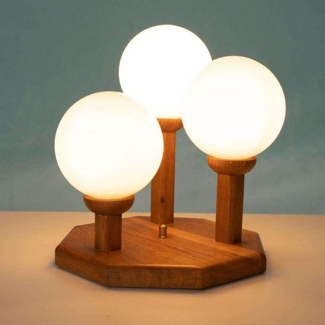 This lamp can be used as a ceiling lamp and as a table lamp and immediately creates atmosphere in any room of the house....