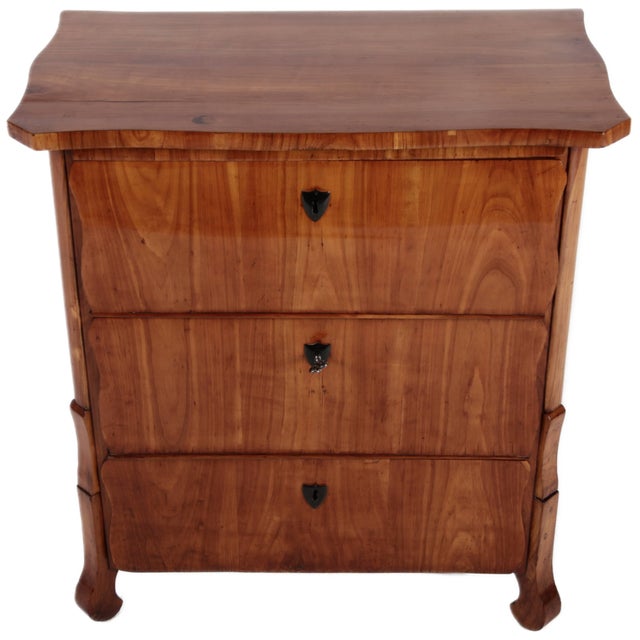 Antique Small Biedermeier Chest of Drawers, 1840, in Good conditions. Designed before 1890