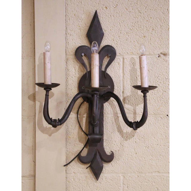 Early 20th Century French Gothic Revival Wrought Iron Wall Sconces, Set of 3 For Sale - Image 4 of 10