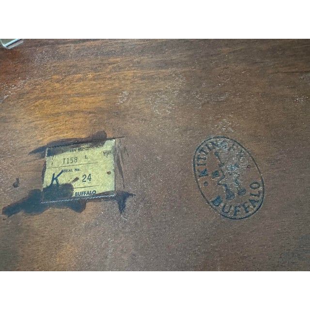 American Kittinger 20th Century Oval Side Table With Scalloped Gallery For Sale - Image 3 of 12