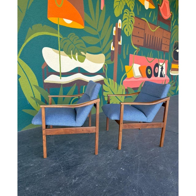 Fully-Refinished Mid Century Lounge Chair Pair For Sale - Image 9 of 10
