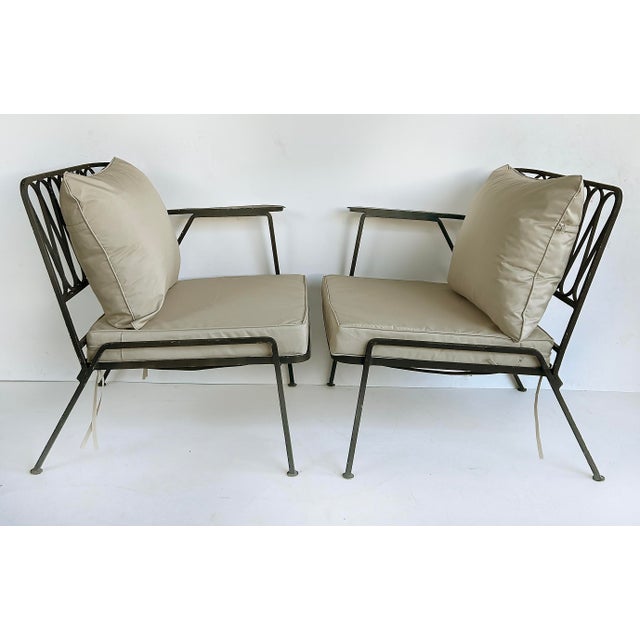Mid-Century Modern 1950s Maurizio Tempestini Salterini Ribbon Back Wrought Iron Settee With New Cushions, Attributed For Sale - Image 3 of 9