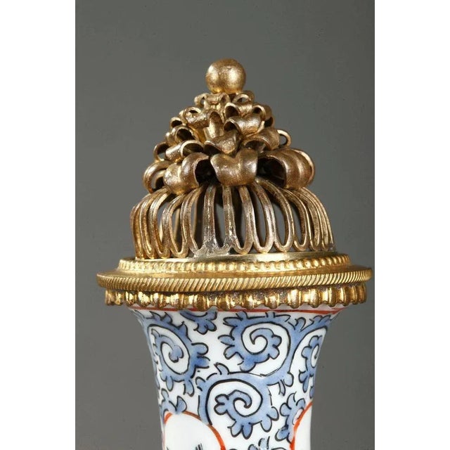 Blue Late 19th-Century Porcelain Perfume Bottle from Samson, Paris For Sale - Image 8 of 11