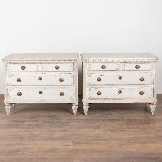 Gustavian (Swedish) 19th Century Swedish Pair of Chest of Drawers For Sale - Image 3 of 17