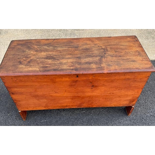Farmhouse Antique Early 19th Century 6 Board Pine Blanket Chest For Sale - Image 3 of 11