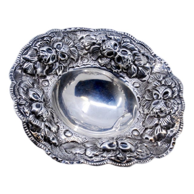 Silver Candy Box with Floral Reliefs and Applications and Support Feet For Sale