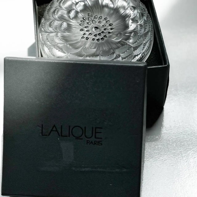 1980s Vintage Lalique ‘Dahlia’ Crystal Powder Vanity Box For Sale - Image 5 of 6