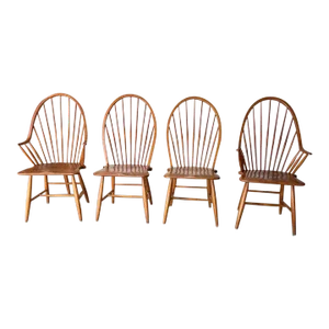 Late 20th Century Set of Four Vintage Maple Wood Fan Back Colonial Windsor Dining Chairs