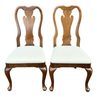 Vintage Thomasville Winston Court Collection Queen Anne Solid Cherry Dining Chairs - A Pair (B) For Sale
