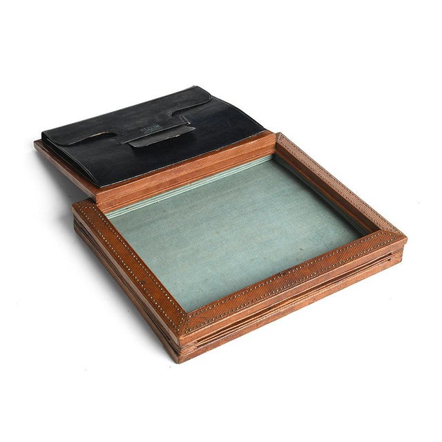 Briefcase bellows. Wood and leather luggage twentieth century. This document holder is ideal for storing important papers....