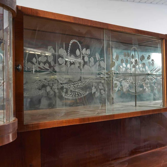 Descrizione Articolo: CREDENZA VETRINA Altezza: 172 Larghezza: 161 Profondità: 51 This piece is attributed to the...