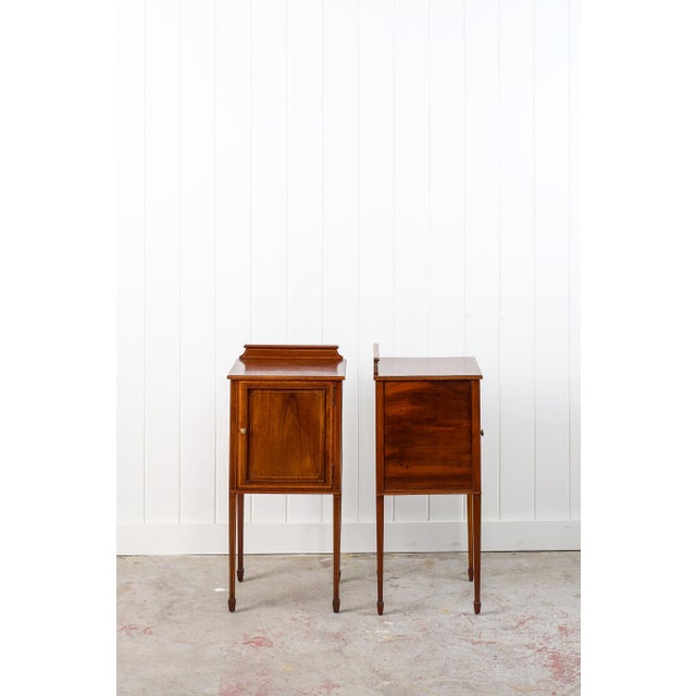 English Pair of English Mahogany Bedside Cupboards (C. 1920) For Sale - Image 3 of 14