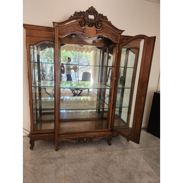 1960's Italian Carved Wood Display Cabinet For Sale In Los Angeles - Image 6 of 12