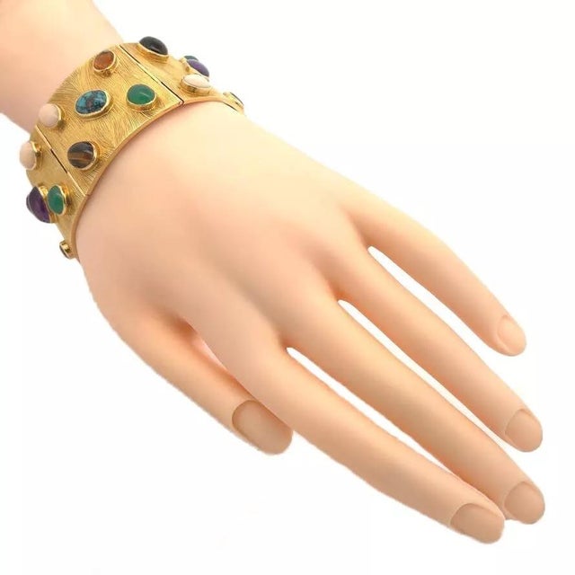 This is a large chic fashionable vintage 18k bracelet, there are 5 large brush textured curved panel links, all joined...