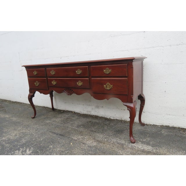 Late 20th Century Hickory Queen Anne Mahogany Long Sideboard Buffet Credenza Bathroom Vanity For Sale In Miami - Image 6 of 17