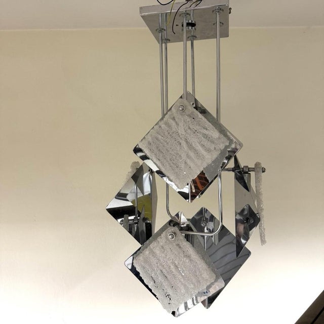 Wonderful and elegant chandelier in the style of Angelo Brotto for Esperia from the 1970s, composed of 6 lights. A touch...