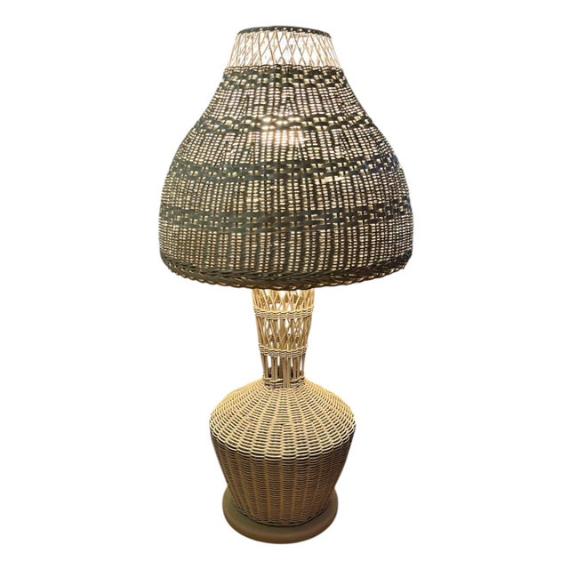 American Vintage White Wicker Table Lamp With Matching Woven Shade – Coastal Boho Mid-Century Style 31.5” Tall For Sale - Image 3 of 18