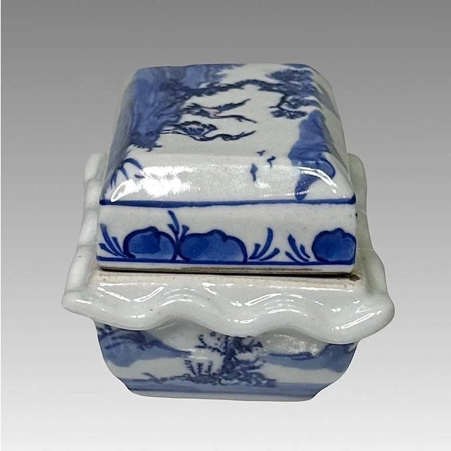 Antique Chinese Blue & White Porcelain Trinket Box With