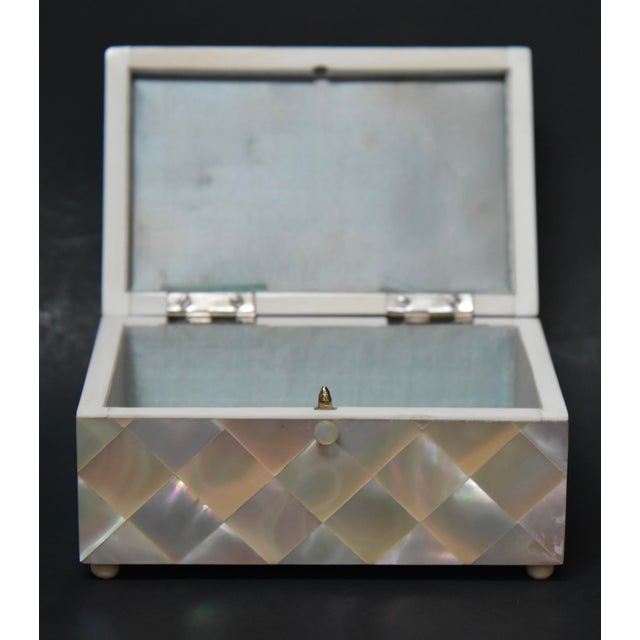 19th Century Domed Victorian Shell Marquetry Box For Sale In Los Angeles - Image 6 of 14