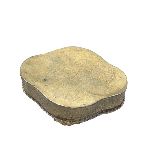 French Antique French Style Porcelain Trinket Jewelry Box Painted Portrait Queen Louise For Sale - Image 3 of 4