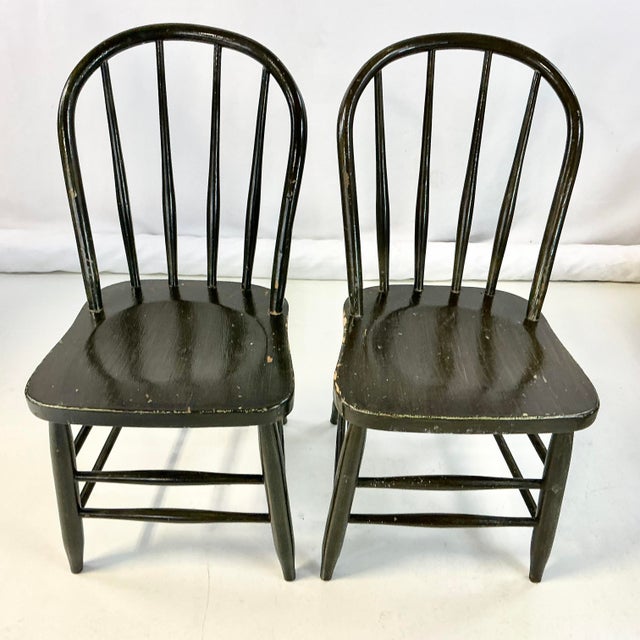 Late 19th C. Antique Americana Farmhouse Boho Chic Chippy Paint Windsor Pine Dining Chairs - Set of 6. For Sale - Image 13 of 16